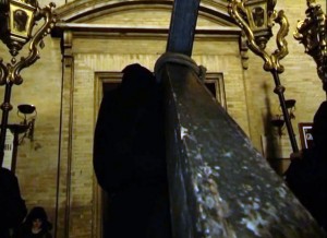 Venerdi Santo - Lanciano - processione degli incappucciati: Il rientro in Chiesa